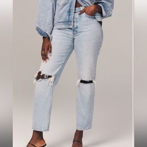 🔸 Abercrombie & Fitch 🔸 “the mom high rise” jeans